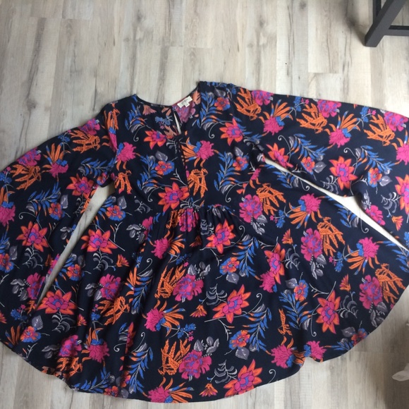 Umgee USA Women’s Small Floral Mini Dress with Wide Flowy Sleeves and Skirt - Picture 4 of 8